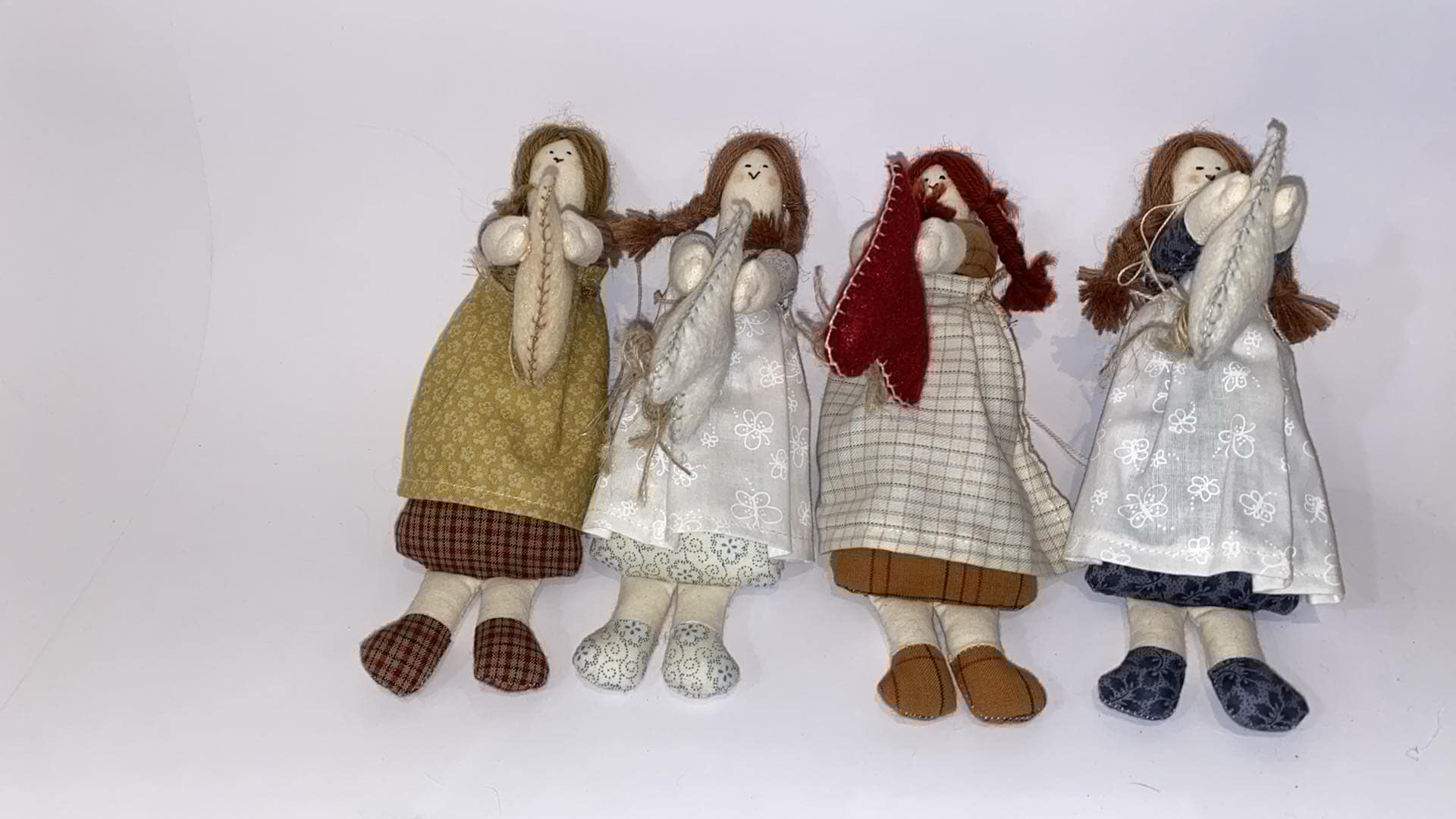 Kézműves varrott szíves baba - 22 cm