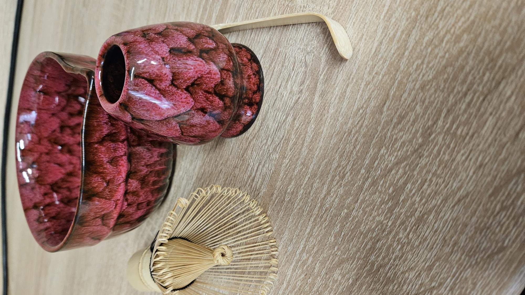 matcha készítő szett bordó 4 db-os os /Tál+ecset+tartó+kanál/