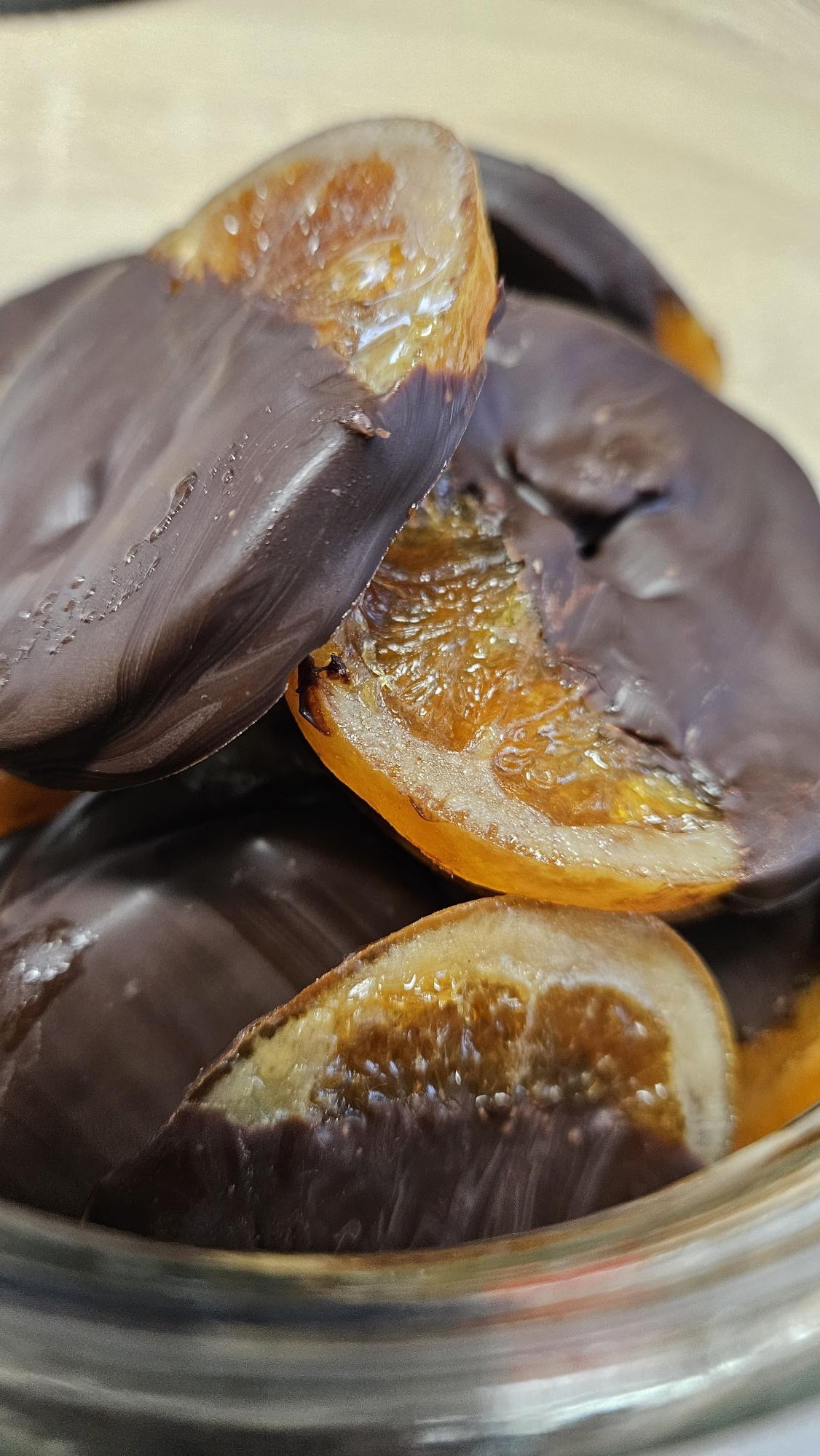 Narancs szelet étcsokiba mártva