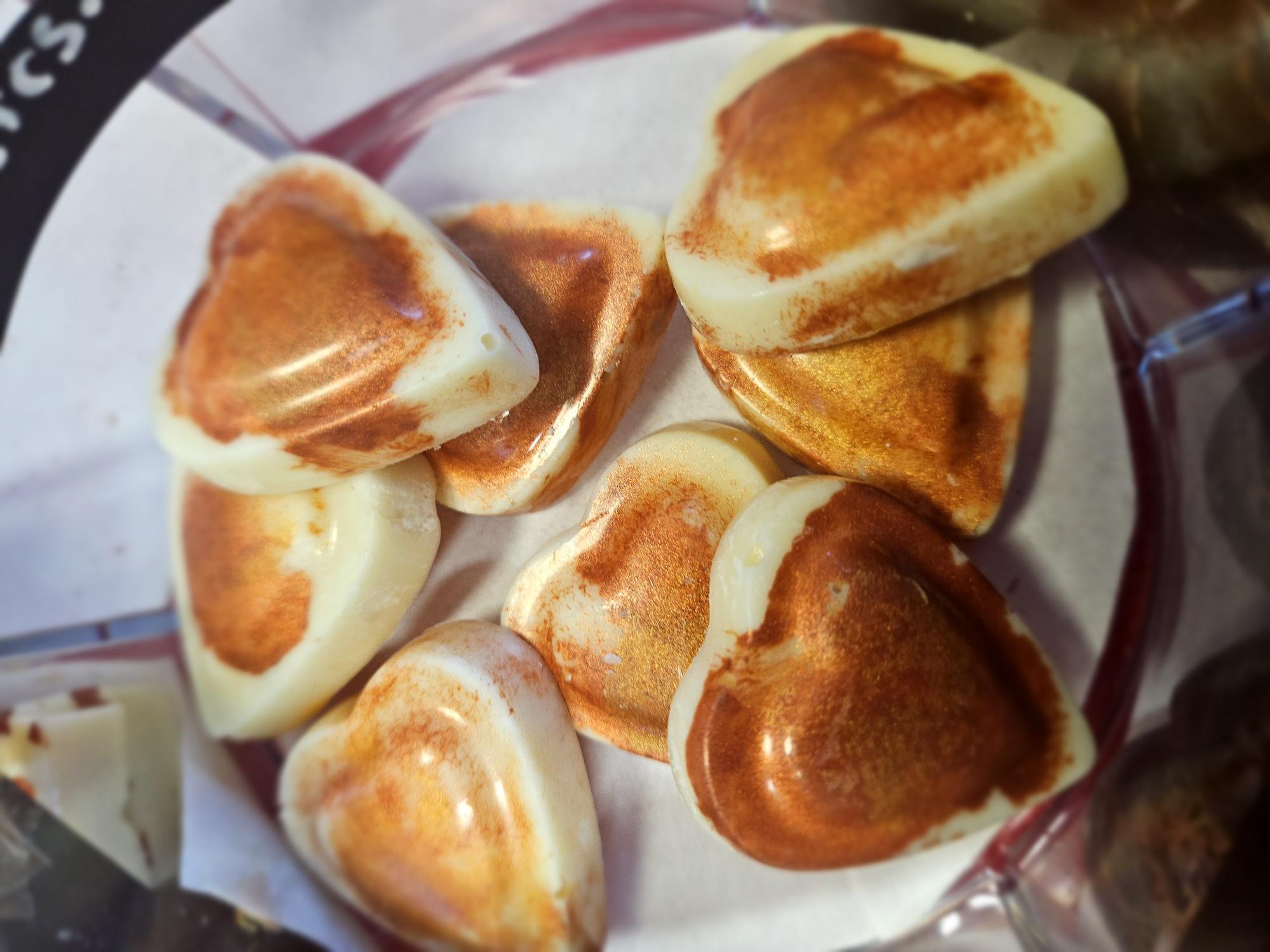 Bonbon-fehércsoki szív narancs krémmel