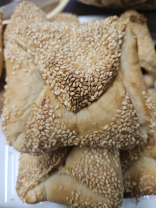 Öskovászos szilvás batyu szezámmaggal  100-110g  Tejm,tojm,cm, vegan (Kriegler)